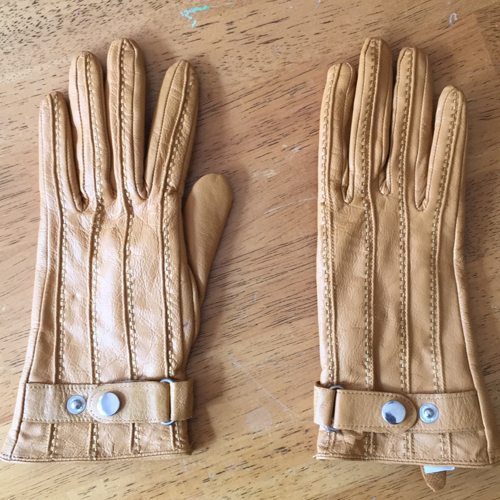 Merona leather gloves. Excellent condition.